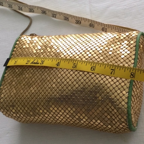 Woman’s Vintage Mesh Evening bag by Apri made in China  gold with green trim - Picture 6 of 6